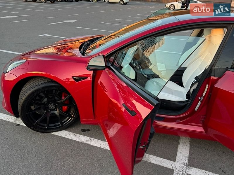 Седан Tesla Model 3 2022 в Киеве