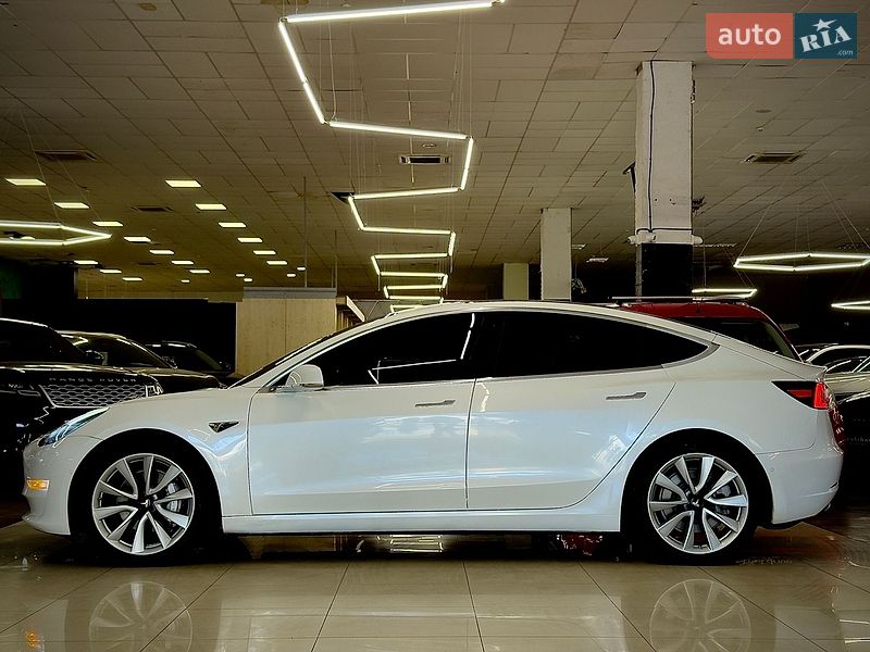 Седан Tesla Model 3 2019 в Николаеве