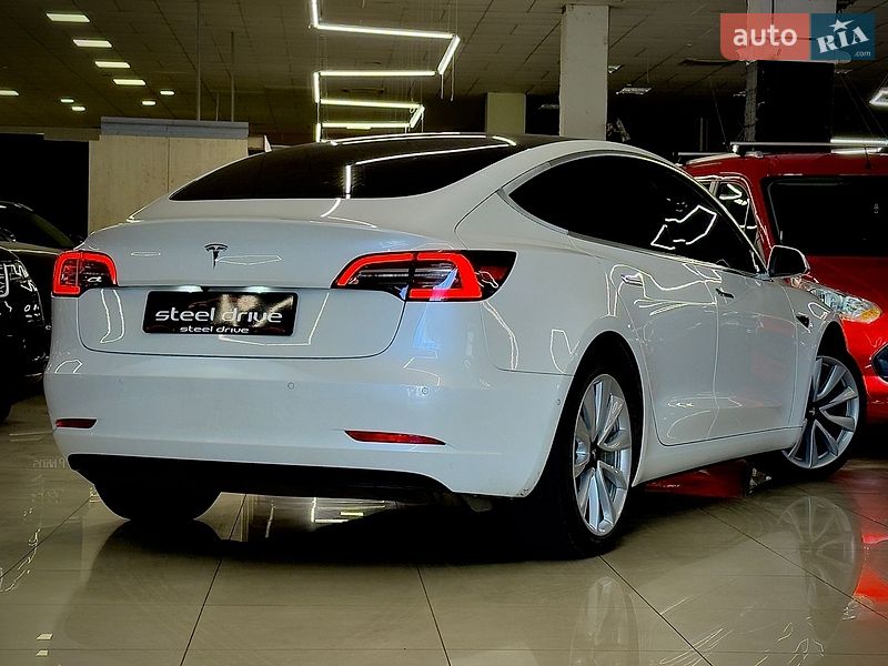 Седан Tesla Model 3 2019 в Николаеве