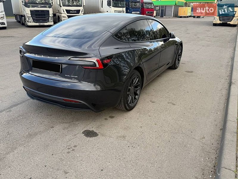 Седан Tesla Model 3 2024 в Ивано-Франковске
