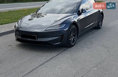 Седан Tesla Model 3 2024 в Ивано-Франковске