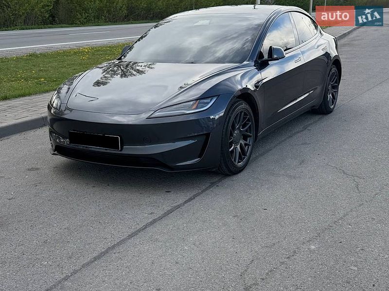 Седан Tesla Model 3 2024 в Ивано-Франковске