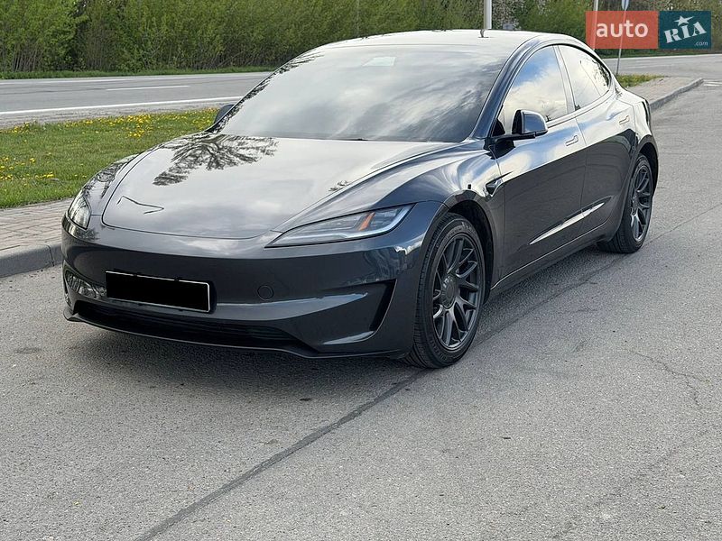 Tesla Model 3 2024