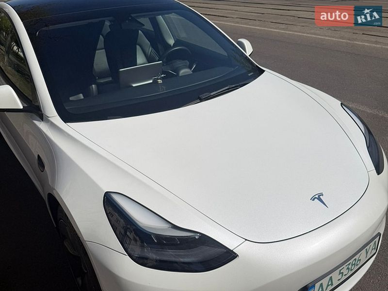 Седан Tesla Model 3 2022 в Киеве