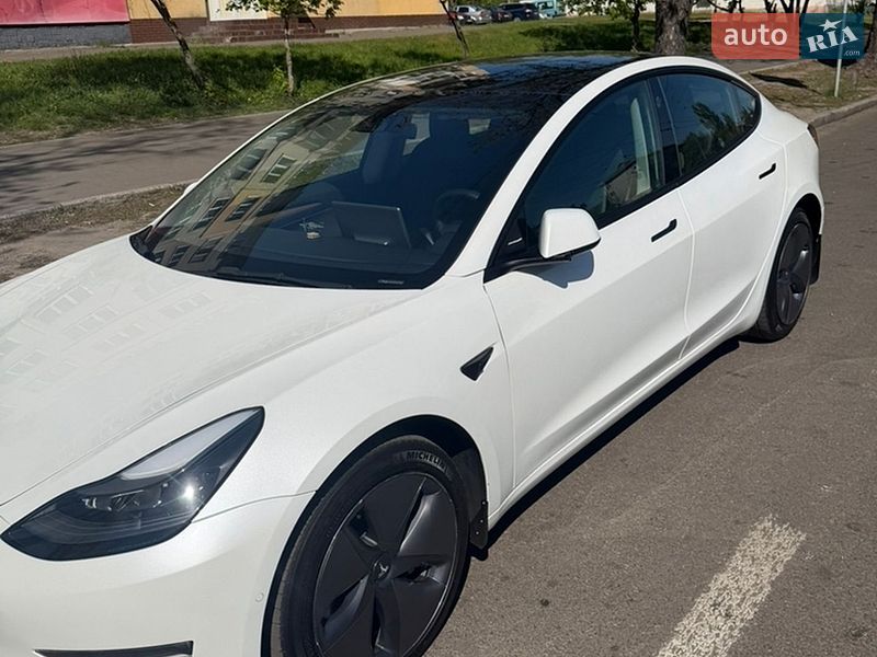 Седан Tesla Model 3 2022 в Киеве