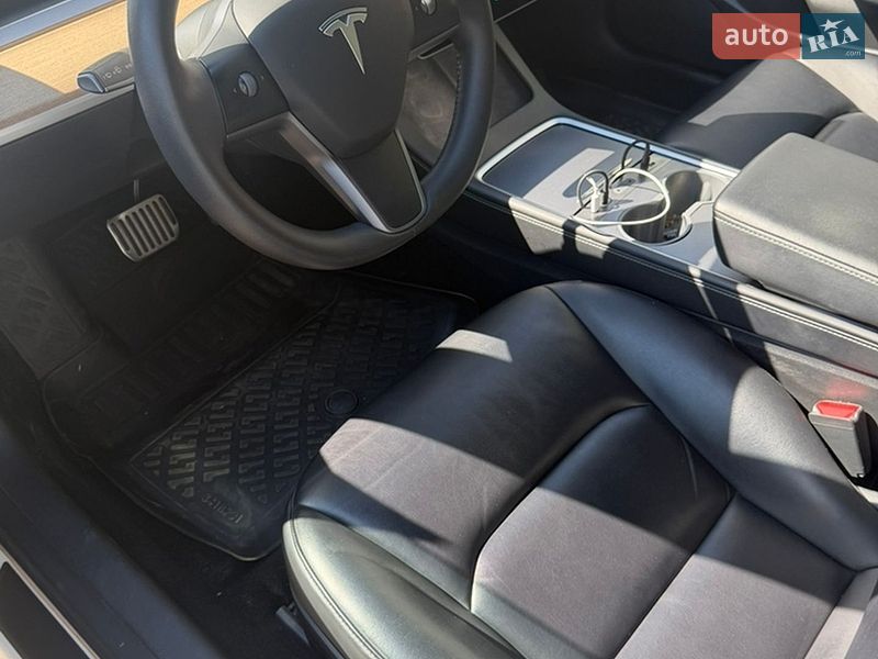 Седан Tesla Model 3 2022 в Києві