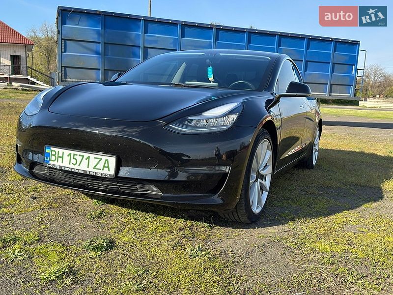 Седан Tesla Model 3 2018 в Киеве
