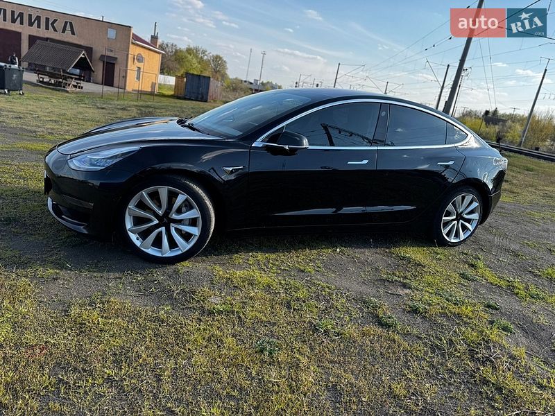 Седан Tesla Model 3 2018 в Киеве
