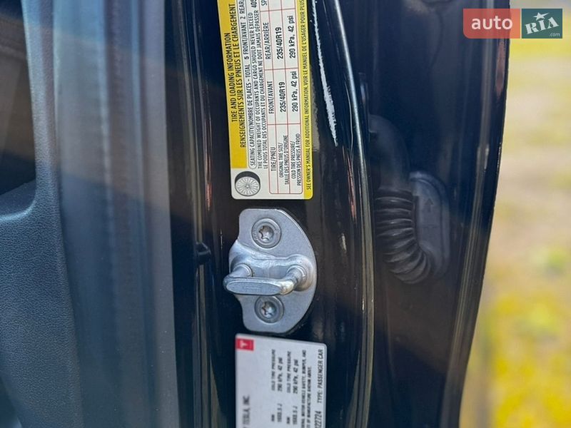 Седан Tesla Model 3 2018 в Киеве
