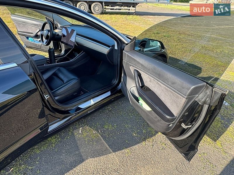 Седан Tesla Model 3 2018 в Киеве