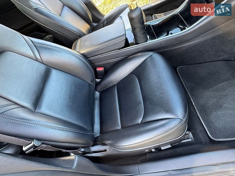 Седан Tesla Model 3 2018 в Киеве