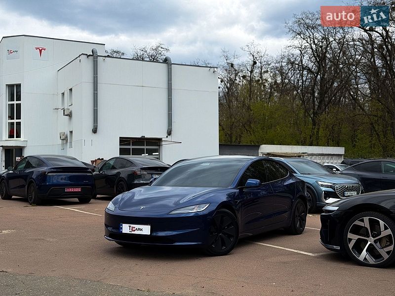 Седан Tesla Model 3 2025 в Києві