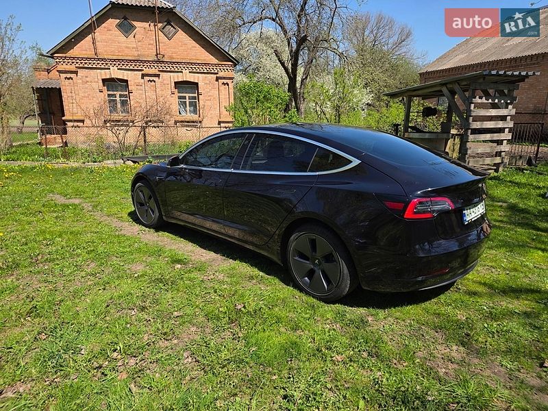 Седан Tesla Model 3 2018 в Бердичеве