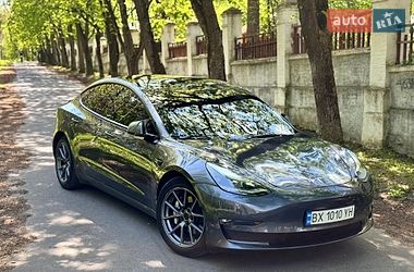 Седан Tesla Model 3 2021 в Виннице
