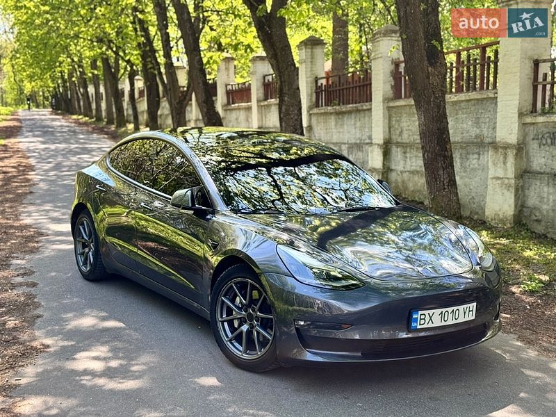 Седан Tesla Model 3 2021 в Виннице