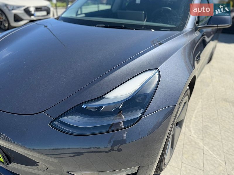 Седан Tesla Model 3 2023 в Львове