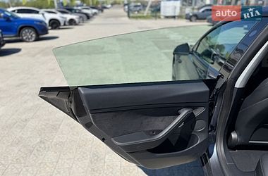 Седан Tesla Model 3 2023 в Львове