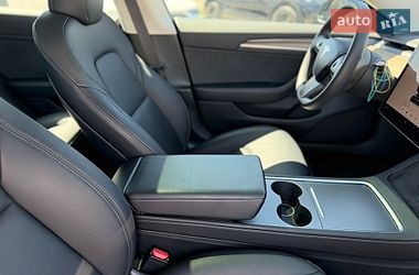 Седан Tesla Model 3 2023 в Львове