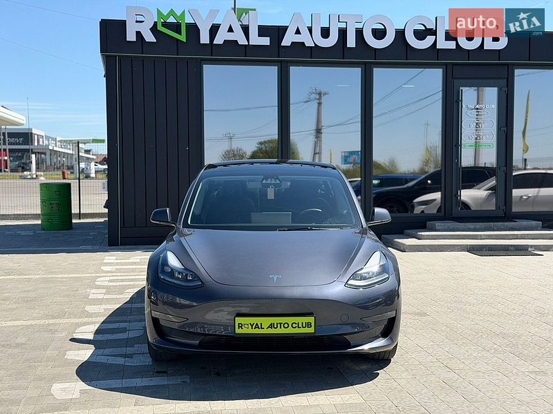 Седан Tesla Model 3 2023 в Львове