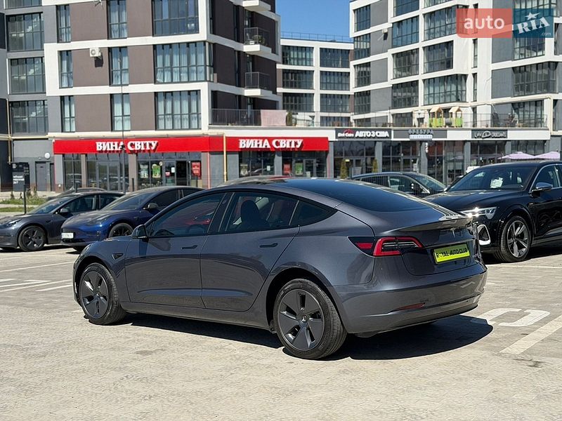 Седан Tesla Model 3 2023 в Львове