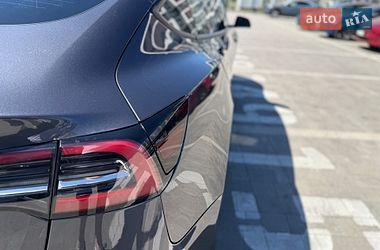 Седан Tesla Model 3 2023 в Львове