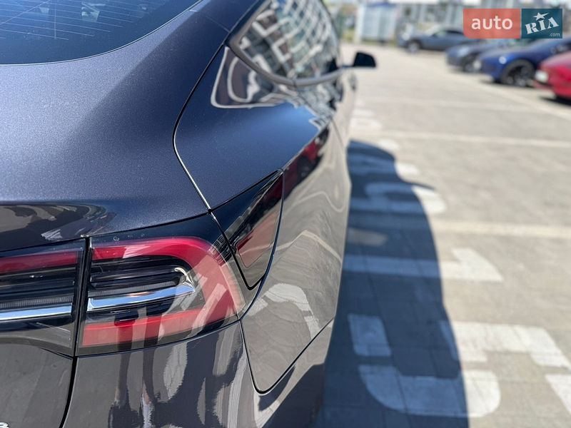 Седан Tesla Model 3 2023 в Львове