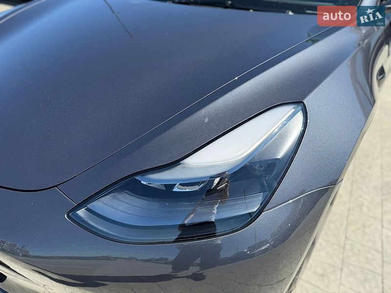 Седан Tesla Model 3 2023 в Львове