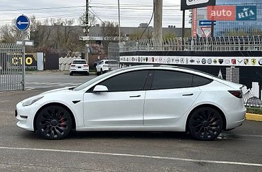 Седан Tesla Model 3 2021 в Чернигове