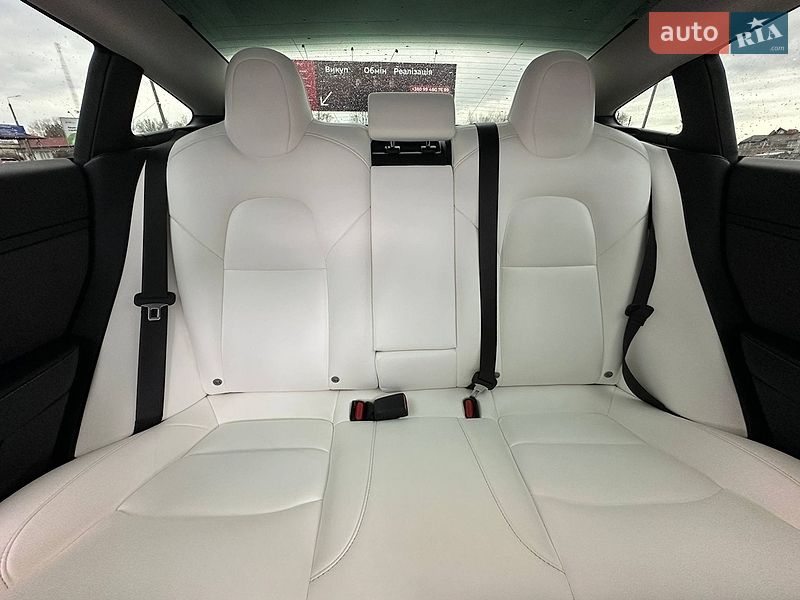 Седан Tesla Model 3 2021 в Чернигове