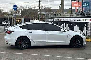 Седан Tesla Model 3 2021 в Чернигове