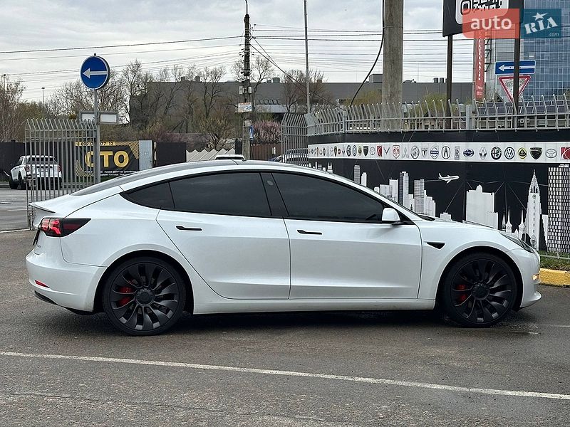 Седан Tesla Model 3 2021 в Чернигове