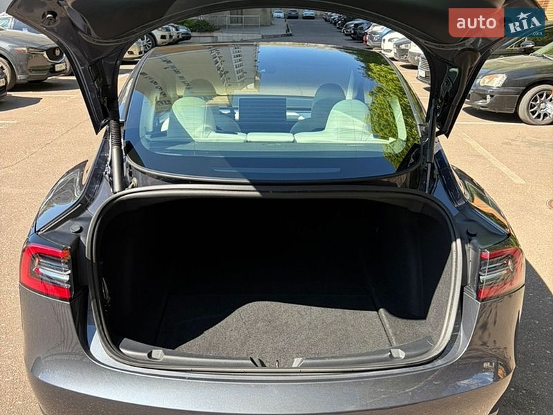 Седан Tesla Model 3 2023 в Одесі