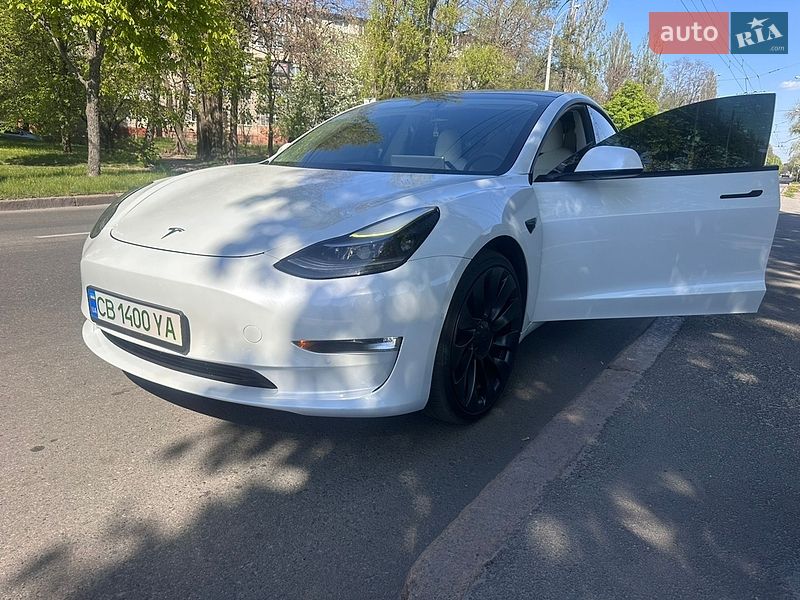 Седан Tesla Model 3 2021 в Чернигове