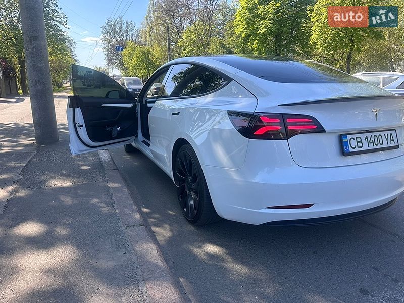Седан Tesla Model 3 2021 в Чернигове