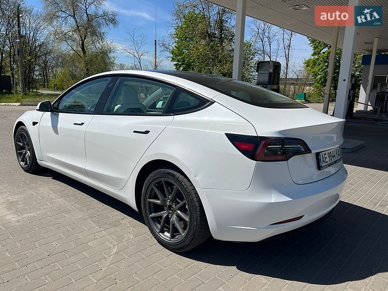 Седан Tesla Model 3 2023 в Днепре