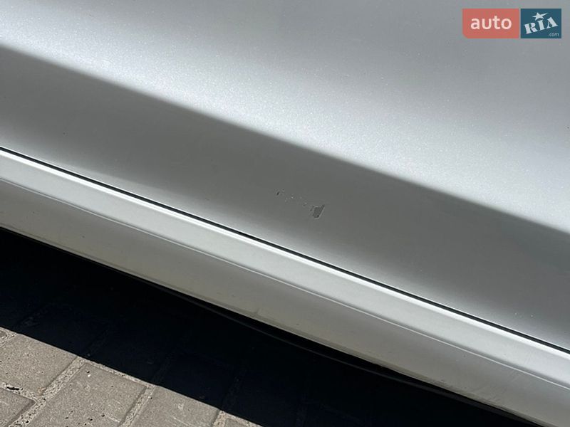 Седан Tesla Model 3 2023 в Днепре