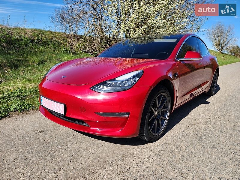 Седан Tesla Model 3 2018 в Тернополі