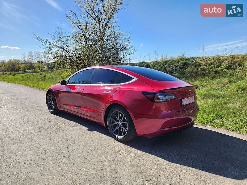 Седан Tesla Model 3 2018 в Тернополі