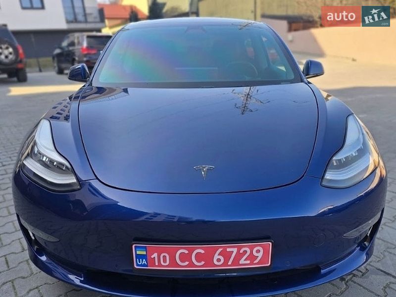 Седан Tesla Model 3 2019 в Львові
