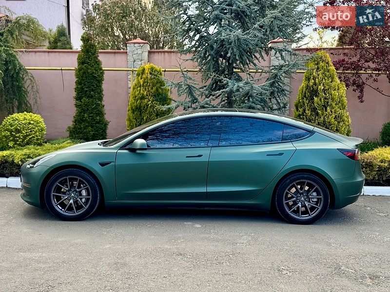 Седан Tesla Model 3 2023 в Одессе