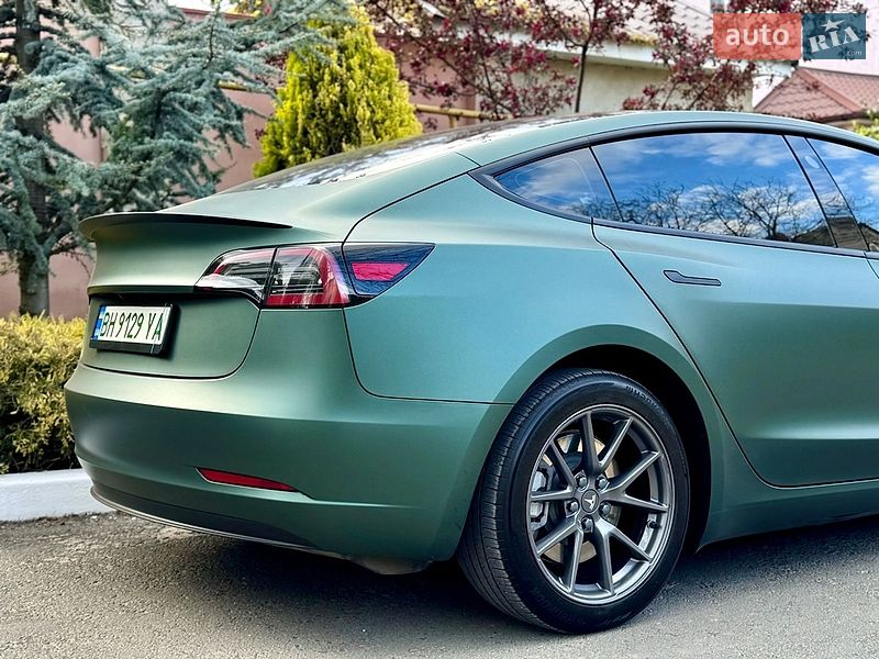 Седан Tesla Model 3 2023 в Одессе