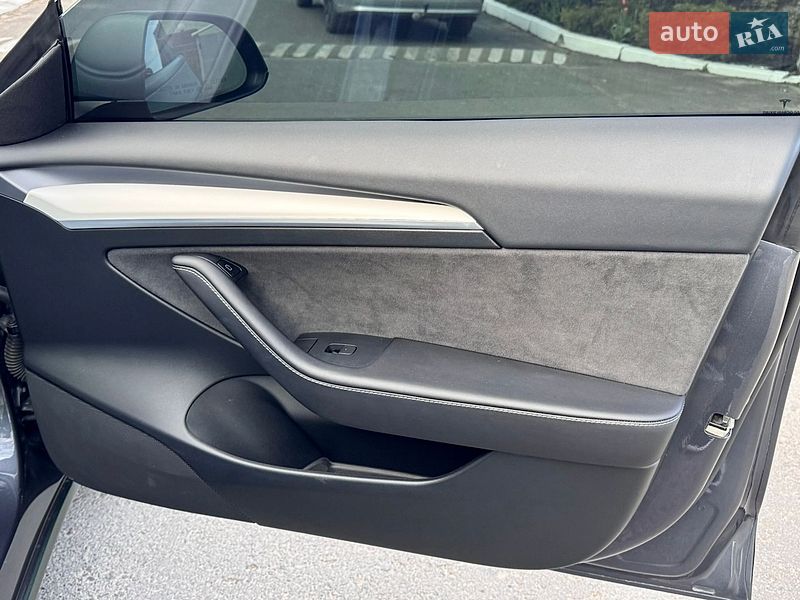 Седан Tesla Model 3 2023 в Одессе