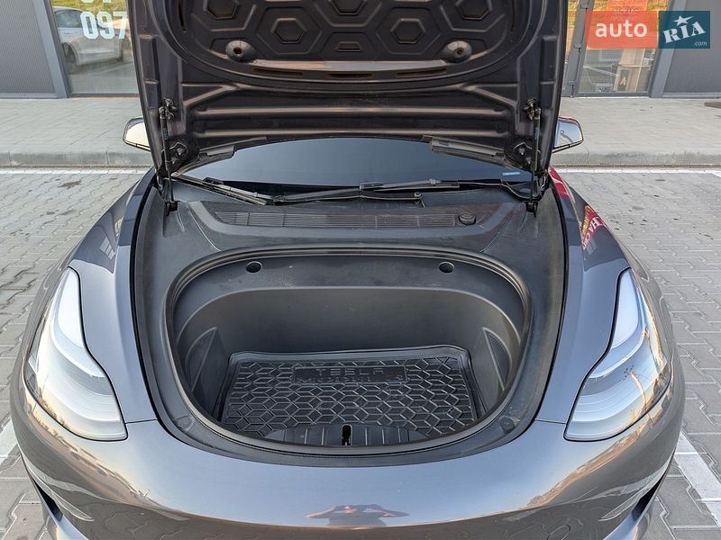 Седан Tesla Model 3 2023 в Киеве