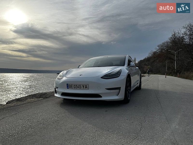 Седан Tesla Model 3 2018 в Кропивницькому