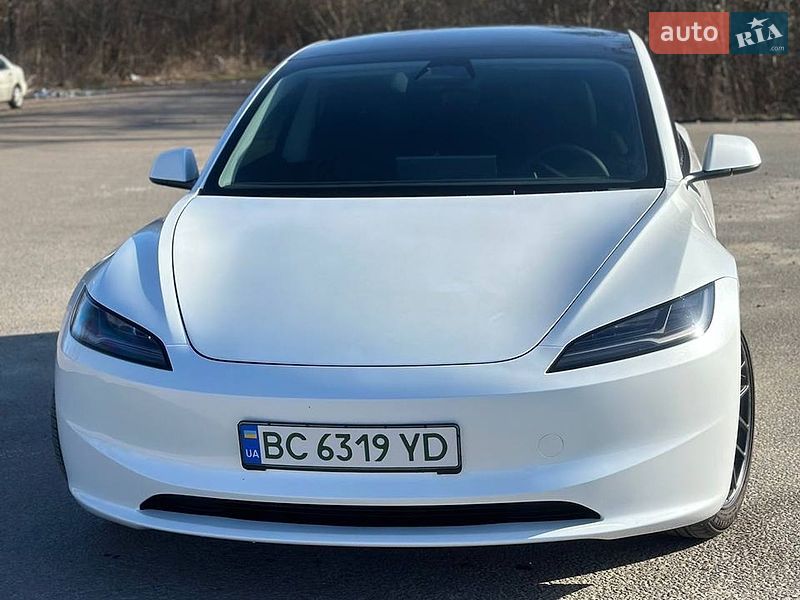Седан Tesla Model 3 2024 в Львове