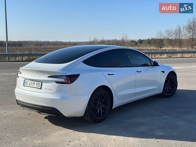Седан Tesla Model 3 2024 в Львове