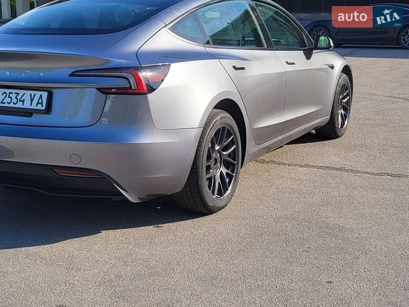 Седан Tesla Model 3 2025 в Запорожье