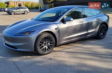 Седан Tesla Model 3 2025 в Запорожье