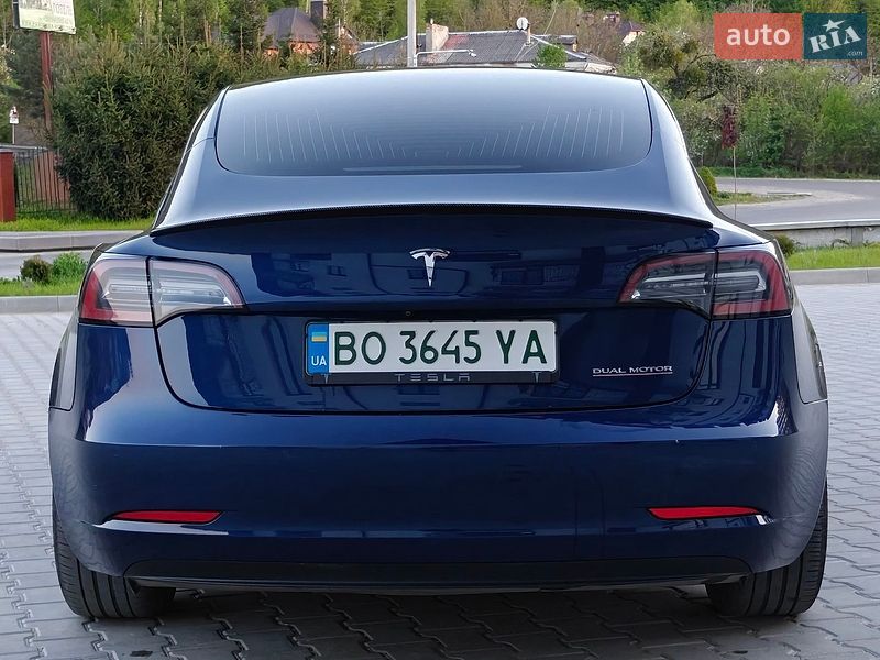 Седан Tesla Model 3 2020 в Кременце