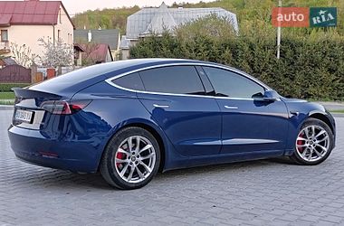Седан Tesla Model 3 2020 в Кременце